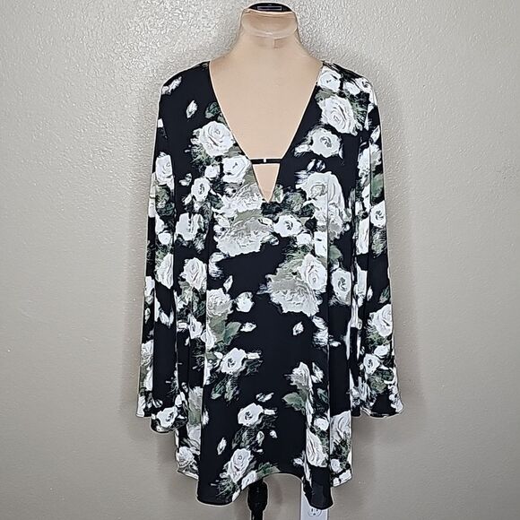 Buddy Love Dresses & Skirts - Buddy Love small Taya Black Floral Long bell sleeve mini dress